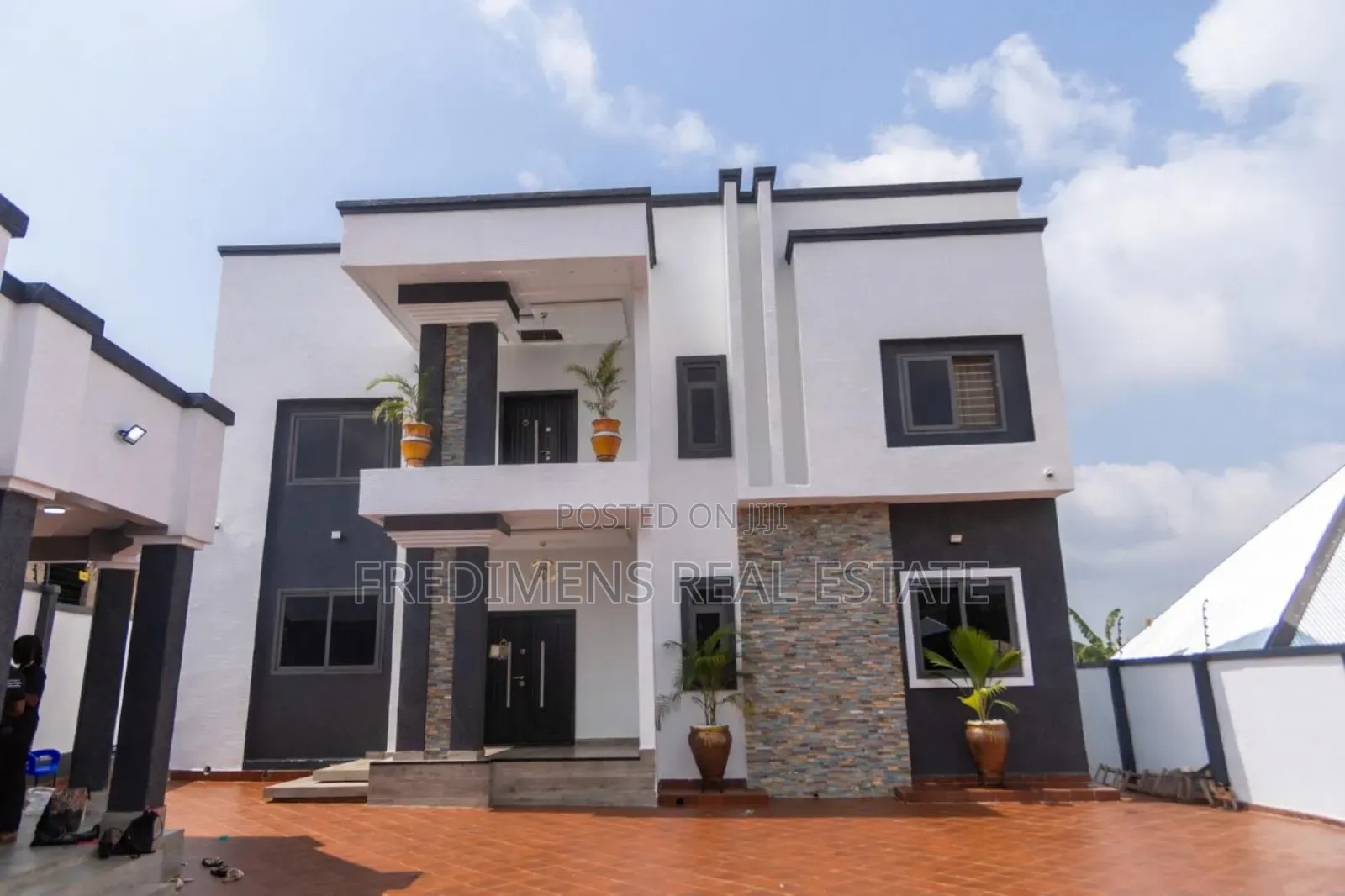5bdrm House in Fredimens Real, Atwima Kwanwoma for sale in Atwima Kwanwoma