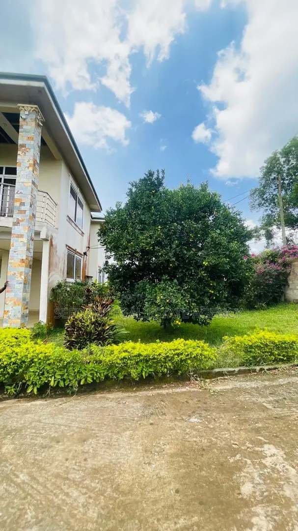 5bdrm House in Sefdard Properties, Aburi for sale in Aburi