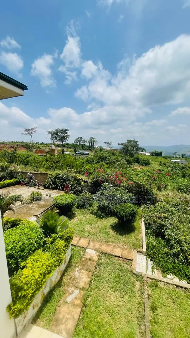 5bdrm House in Sefdard Properties, Aburi for sale in Aburi