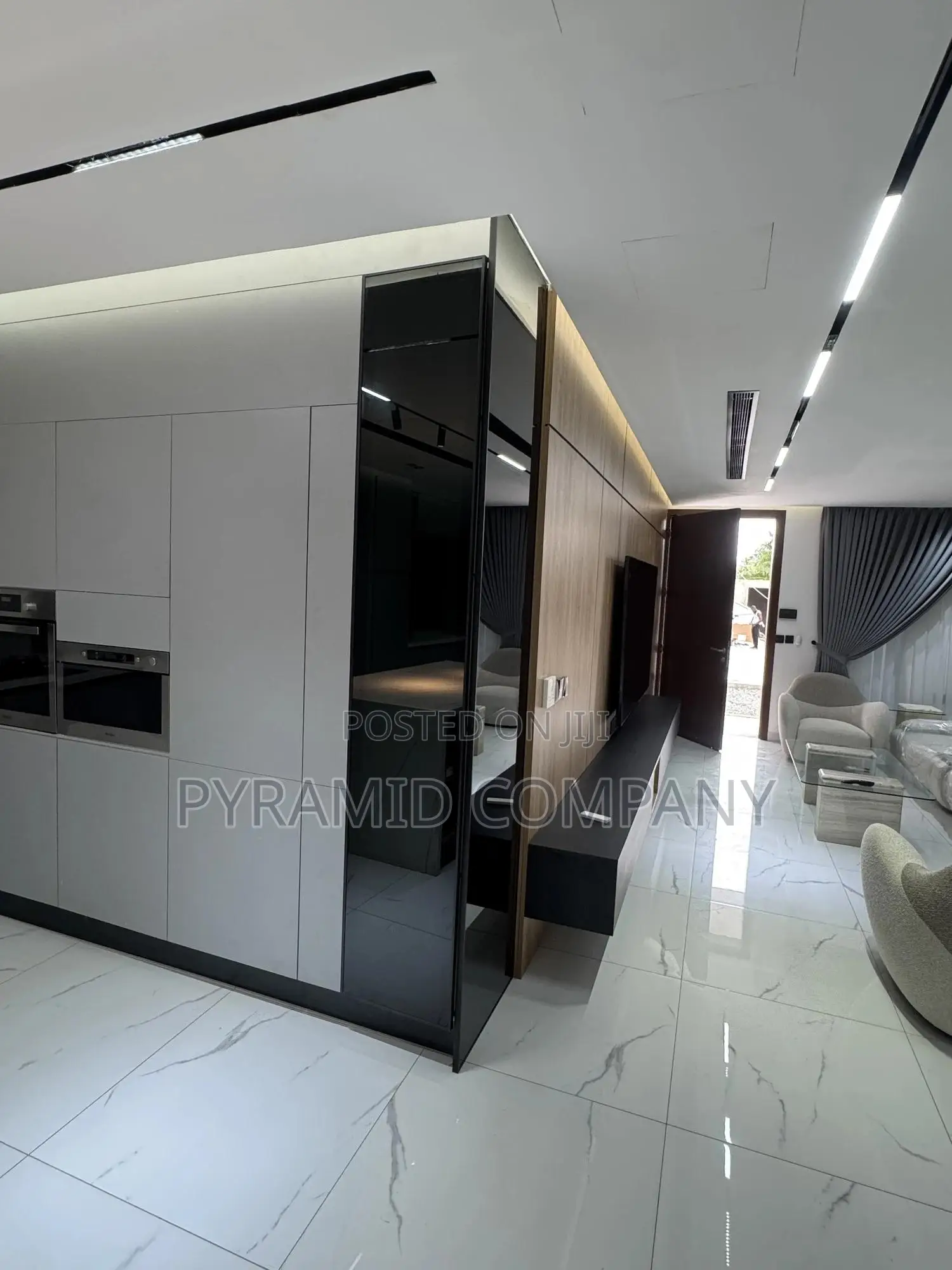 5bdrm House in Airport Residential for sale in Airport Residential Area