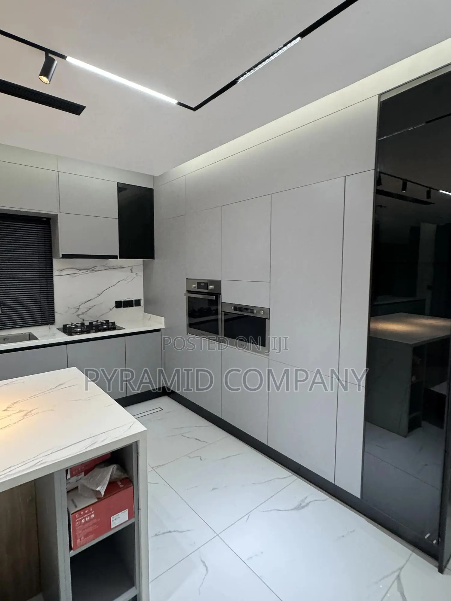 5bdrm House in Airport Residential for sale in Airport Residential Area