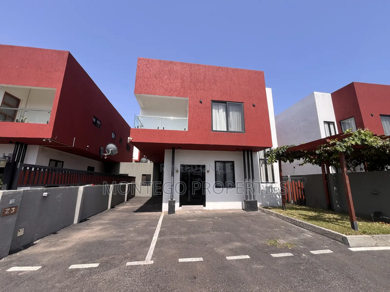 Furnished 3bdrm Townhouse / Terrace in East Legon, American House in American House
