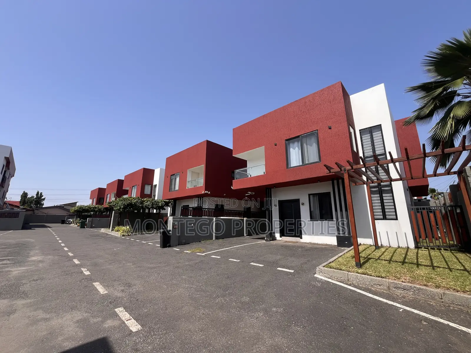 Furnished 3bdrm Townhouse / Terrace in East Legon, American House in American House