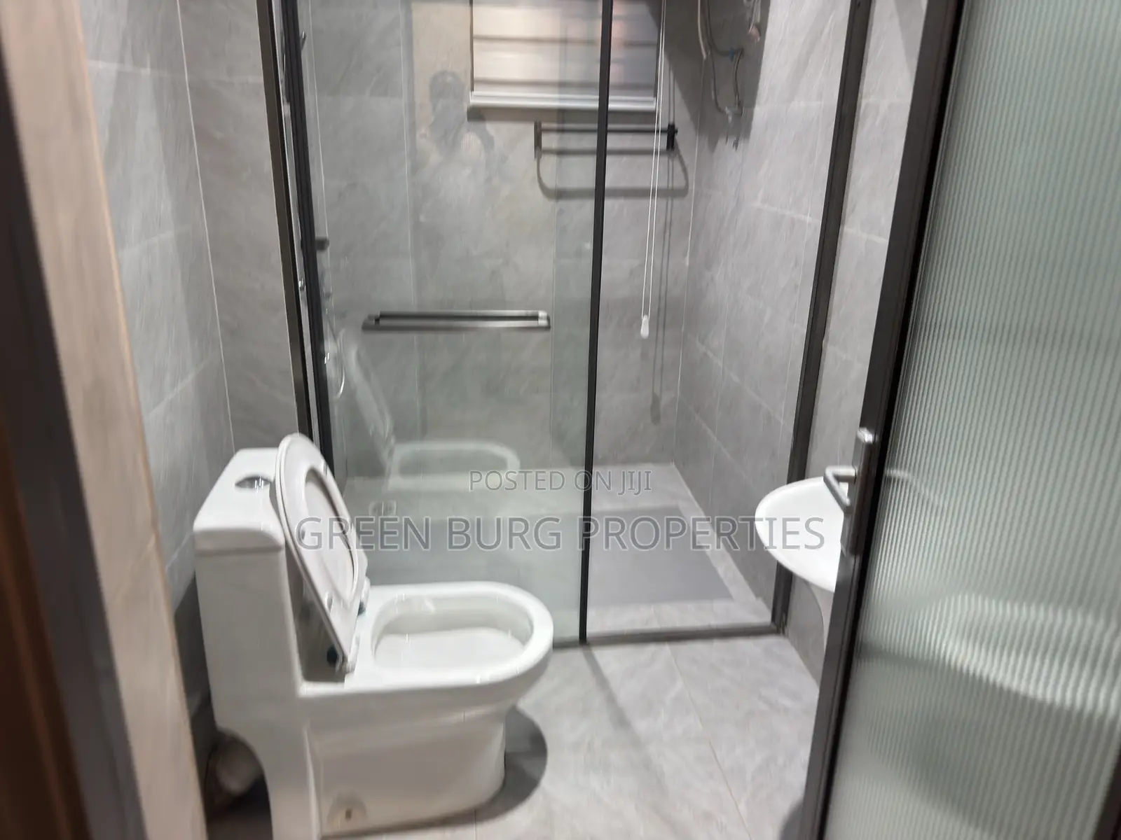 2bdrm Apartment in Green, Madina for rent in Madina
