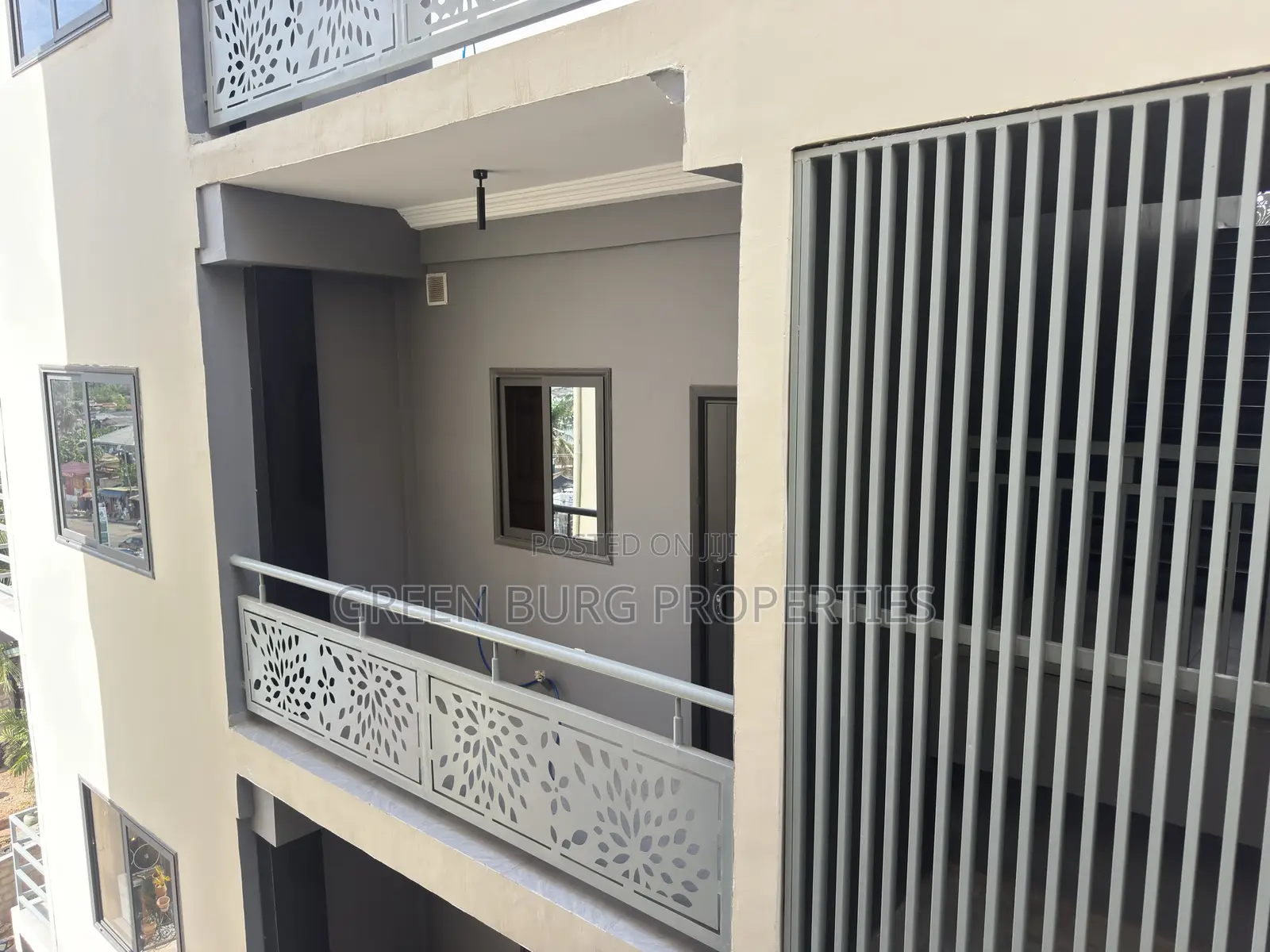 2bdrm Apartment in Green, Madina for rent in Madina