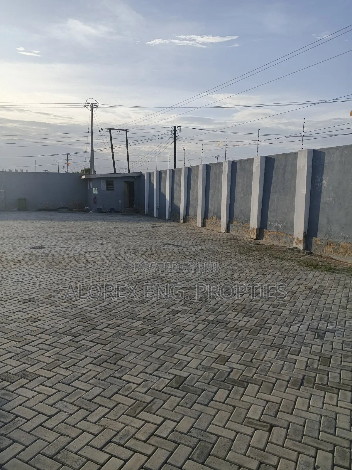 Warehouse for Rent at Dawhenya in Community 25