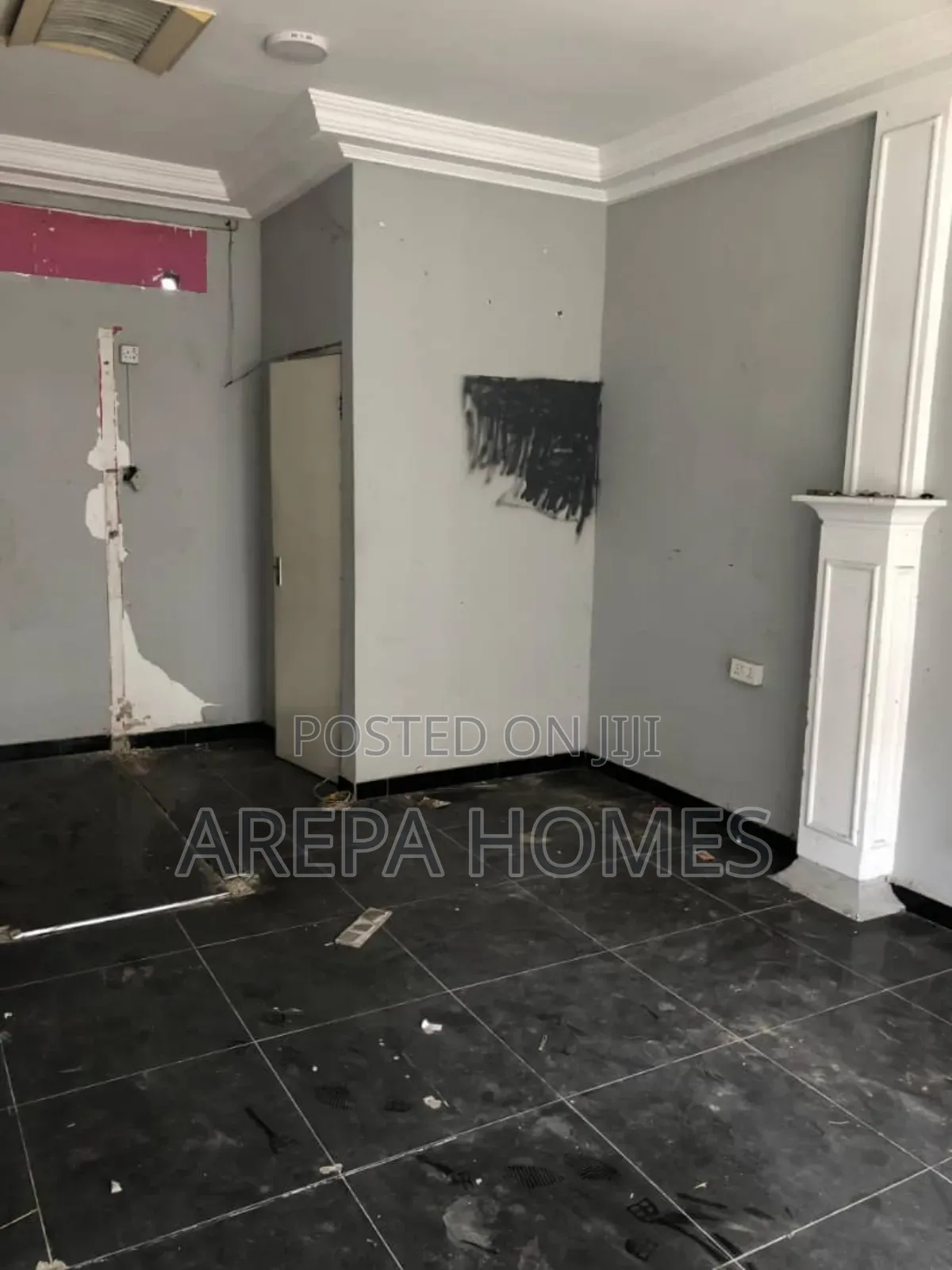 A Strategic Shop Available for Quick Rent in Zongo Junction