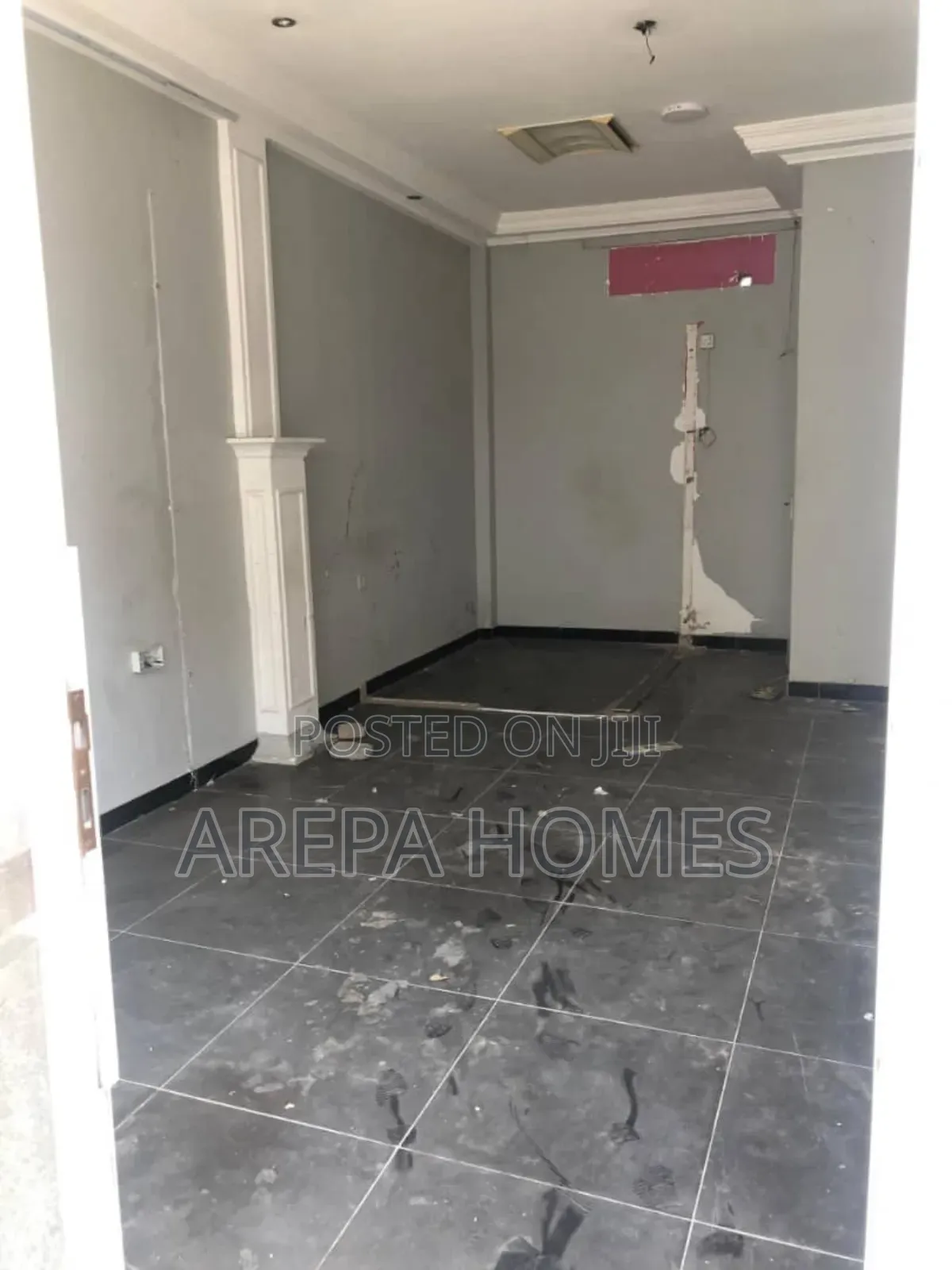 A Strategic Shop Available for Quick Rent in Zongo Junction