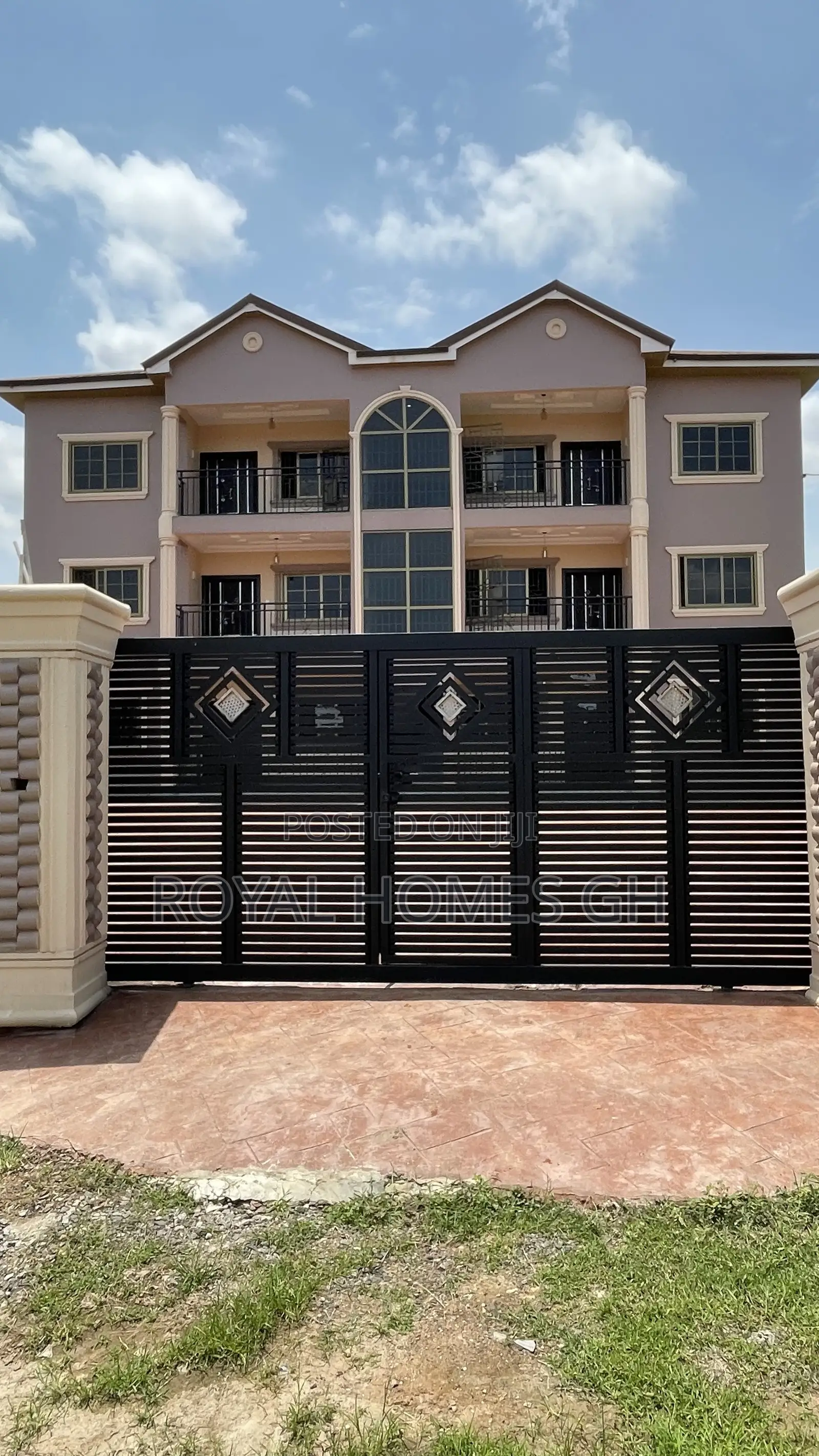 2bdrm Apartment in Royal Homes Gh, East Legon for rent in East Legon