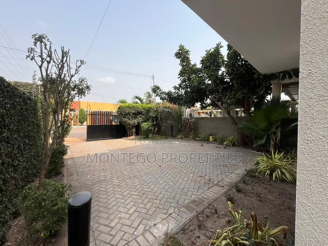 3bdrm House in East Legon, American House for rent in American House