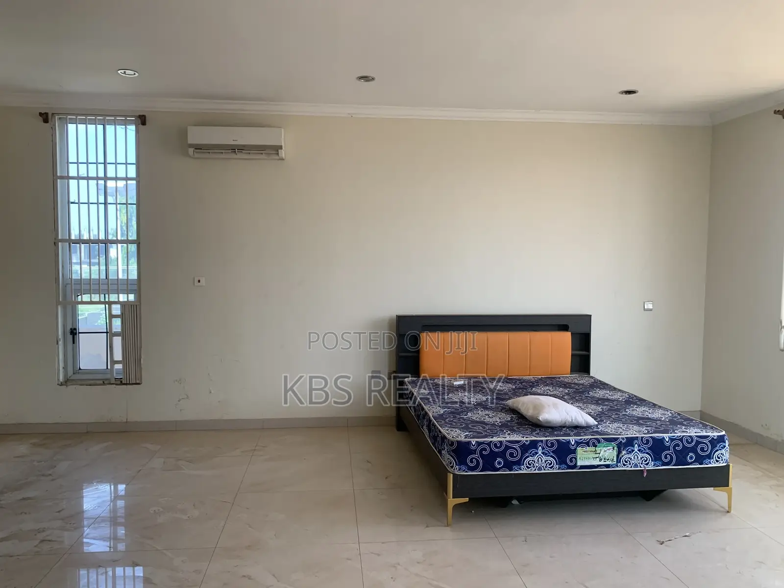 6bdrm Townhouse / Terrace in Ridge-Danyame, Kumasi Metropolitan in Kumasi Metropolitan
