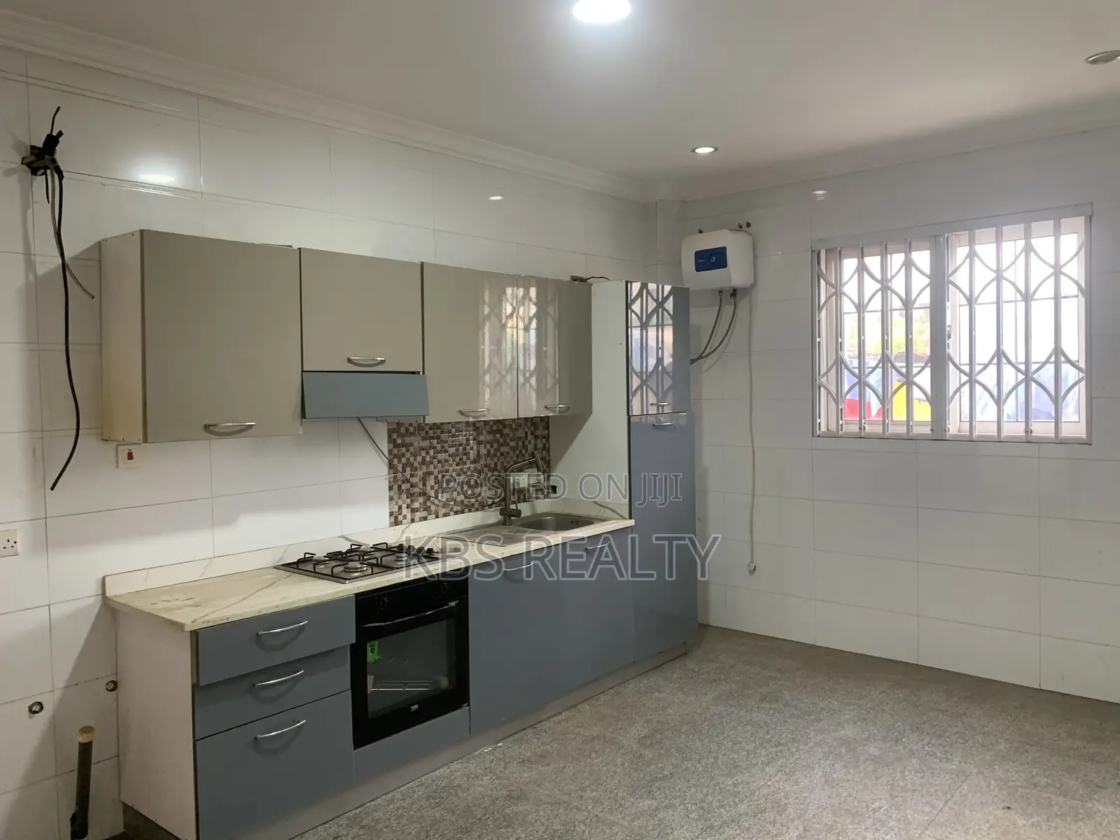 6bdrm Townhouse / Terrace in Ridge-Danyame, Kumasi Metropolitan in Kumasi Metropolitan