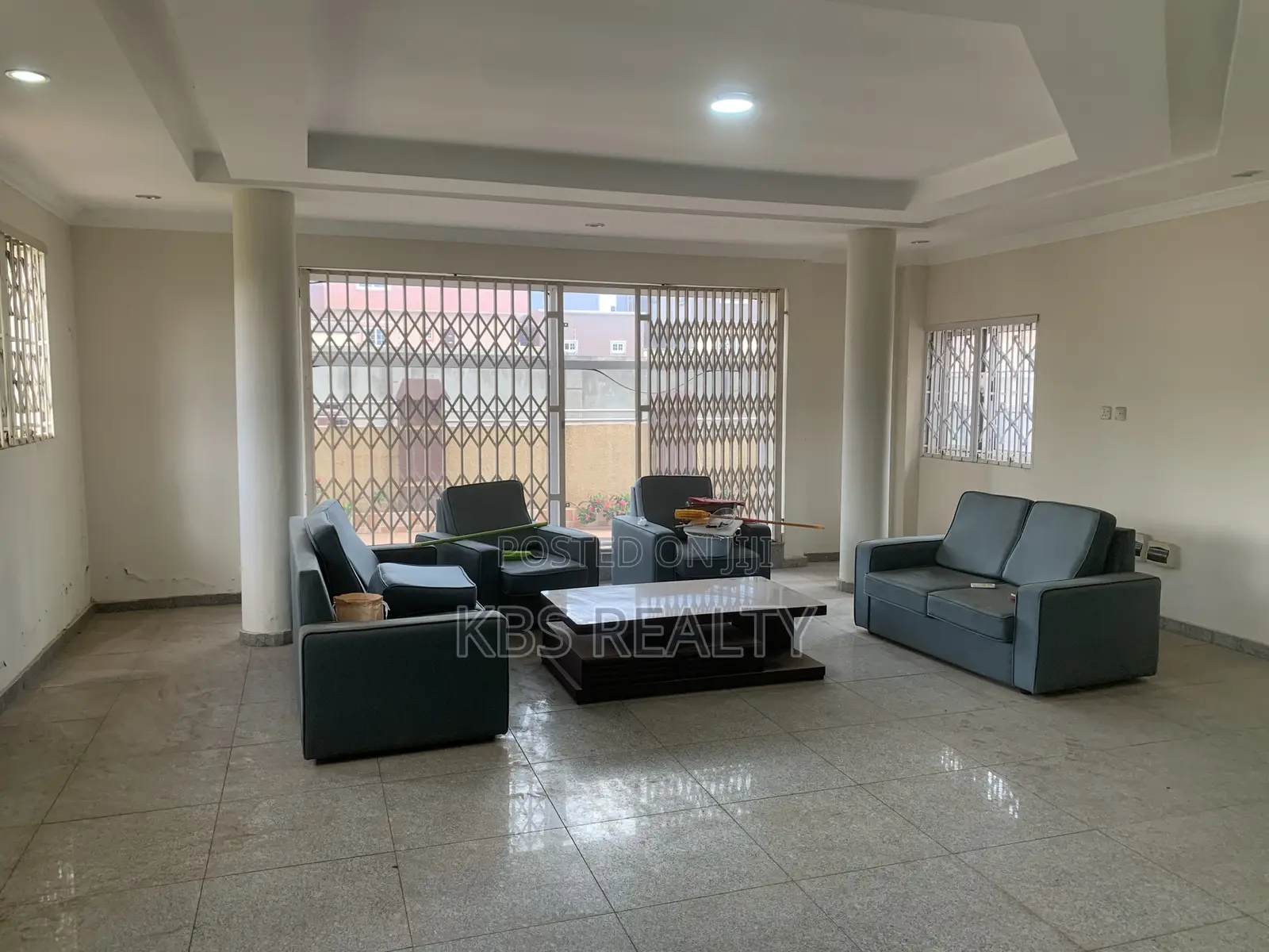 6bdrm Townhouse / Terrace in Ridge-Danyame, Kumasi Metropolitan in Kumasi Metropolitan