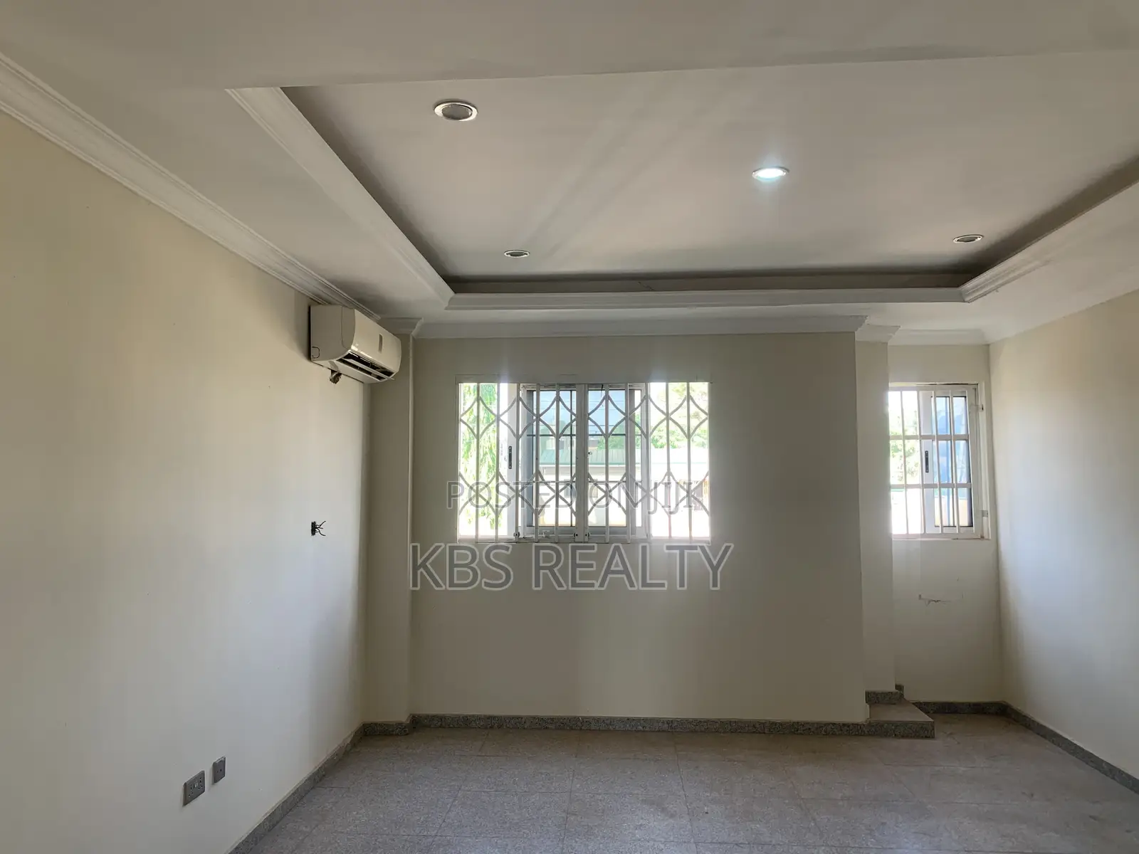 6bdrm Townhouse / Terrace in Ridge-Danyame, Kumasi Metropolitan in Kumasi Metropolitan