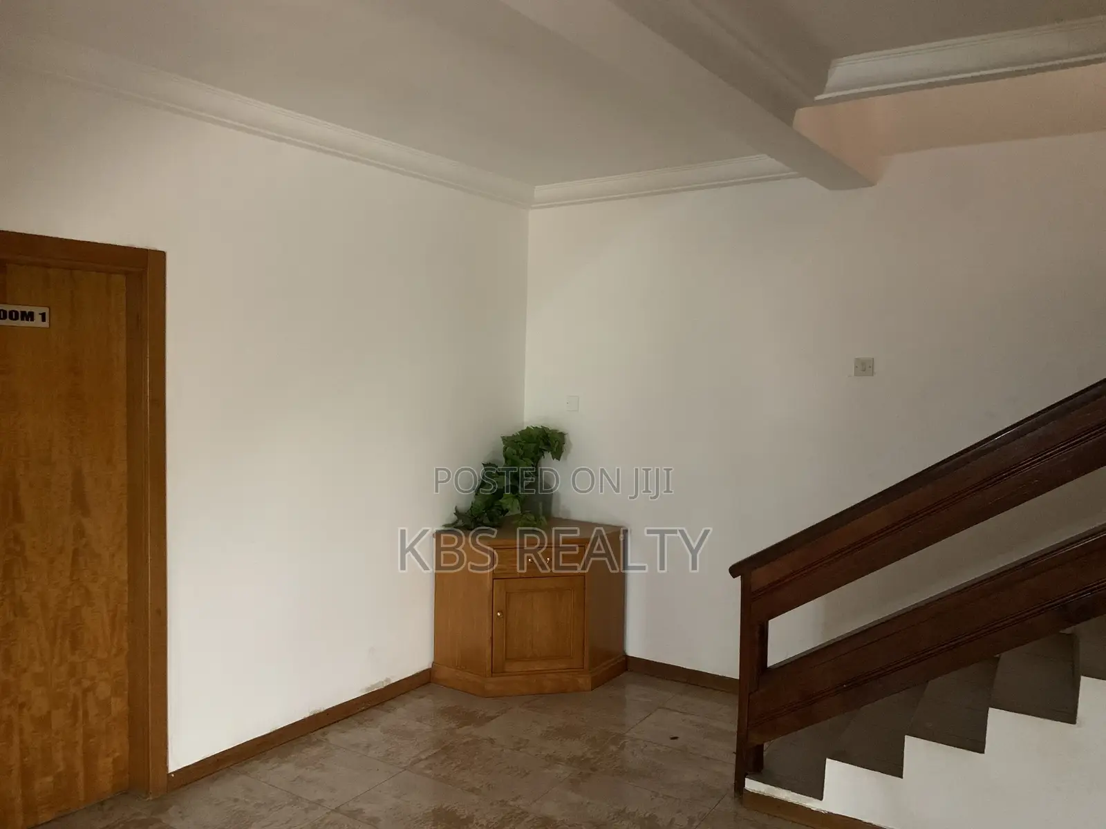 8bdrm Mansion in Ahodwo-Ridge, Kumasi Metropolitan for rent in Kumasi Metropolitan