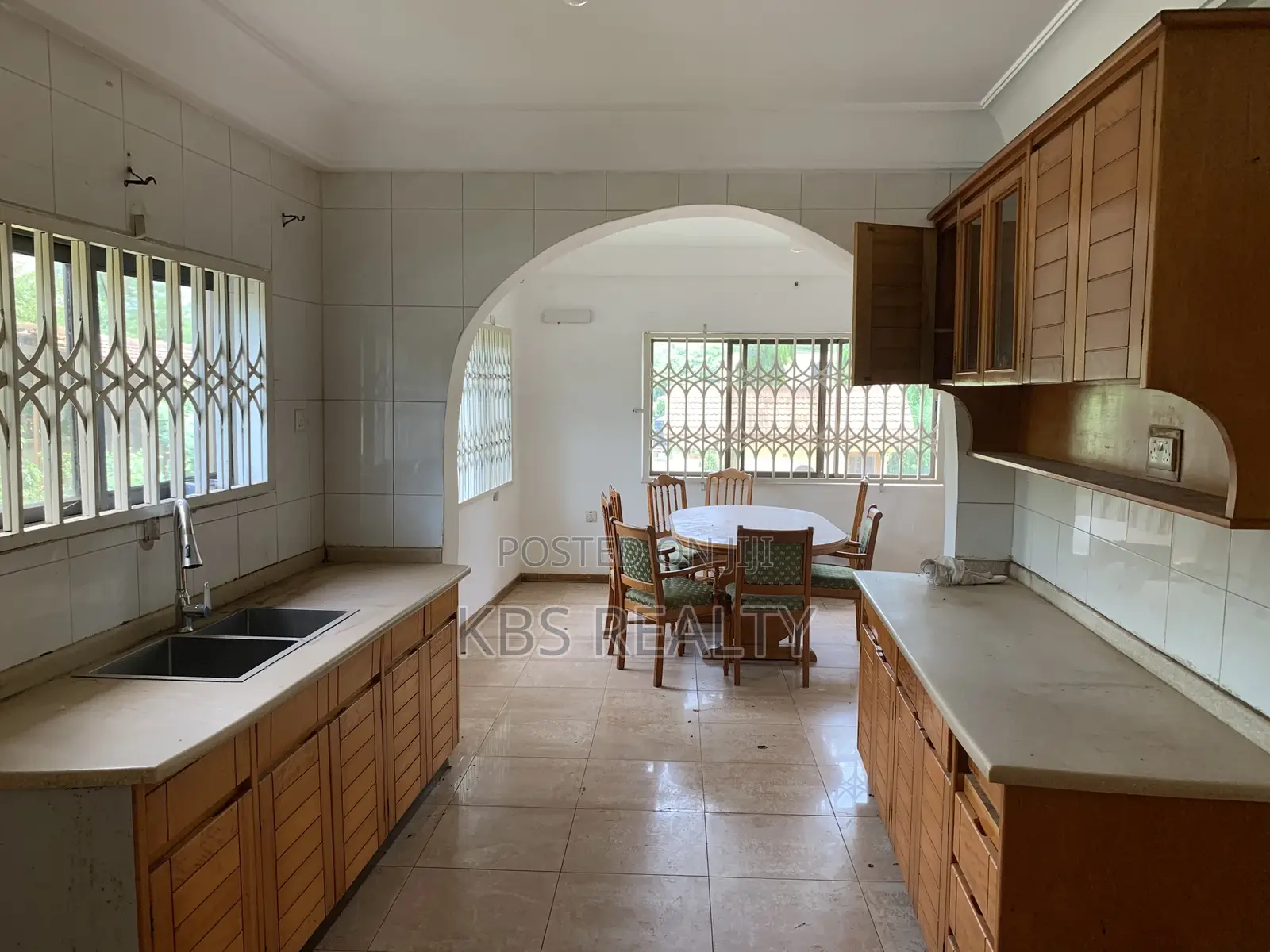8bdrm Mansion in Ahodwo-Ridge, Kumasi Metropolitan for rent in Kumasi Metropolitan