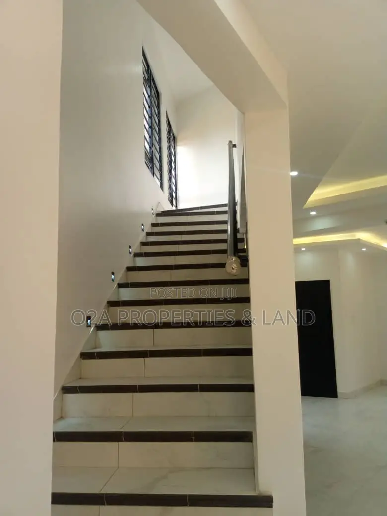 2bdrm Townhouse / Terrace in Cantonments, Acquinas for rent in Acquinas