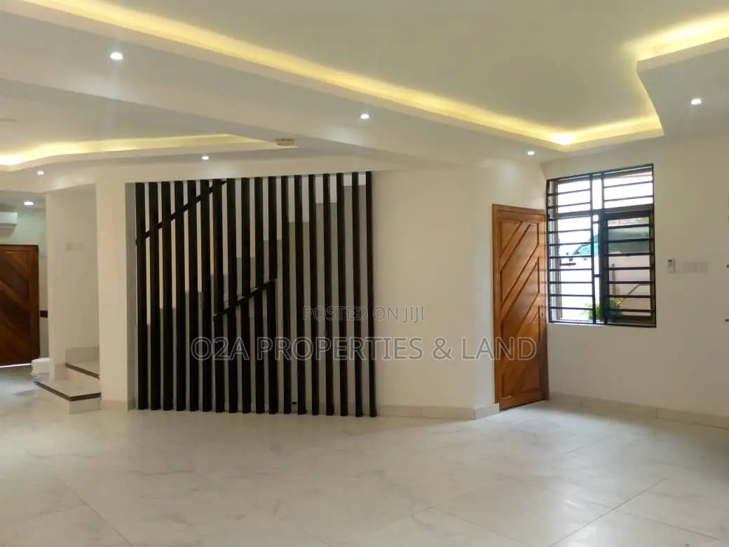2bdrm Townhouse / Terrace in Cantonments, Acquinas for rent in Acquinas