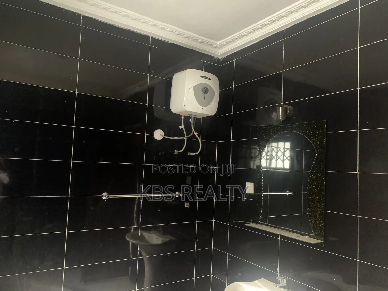 5bdrm House in East Legon, American House for rent in American House