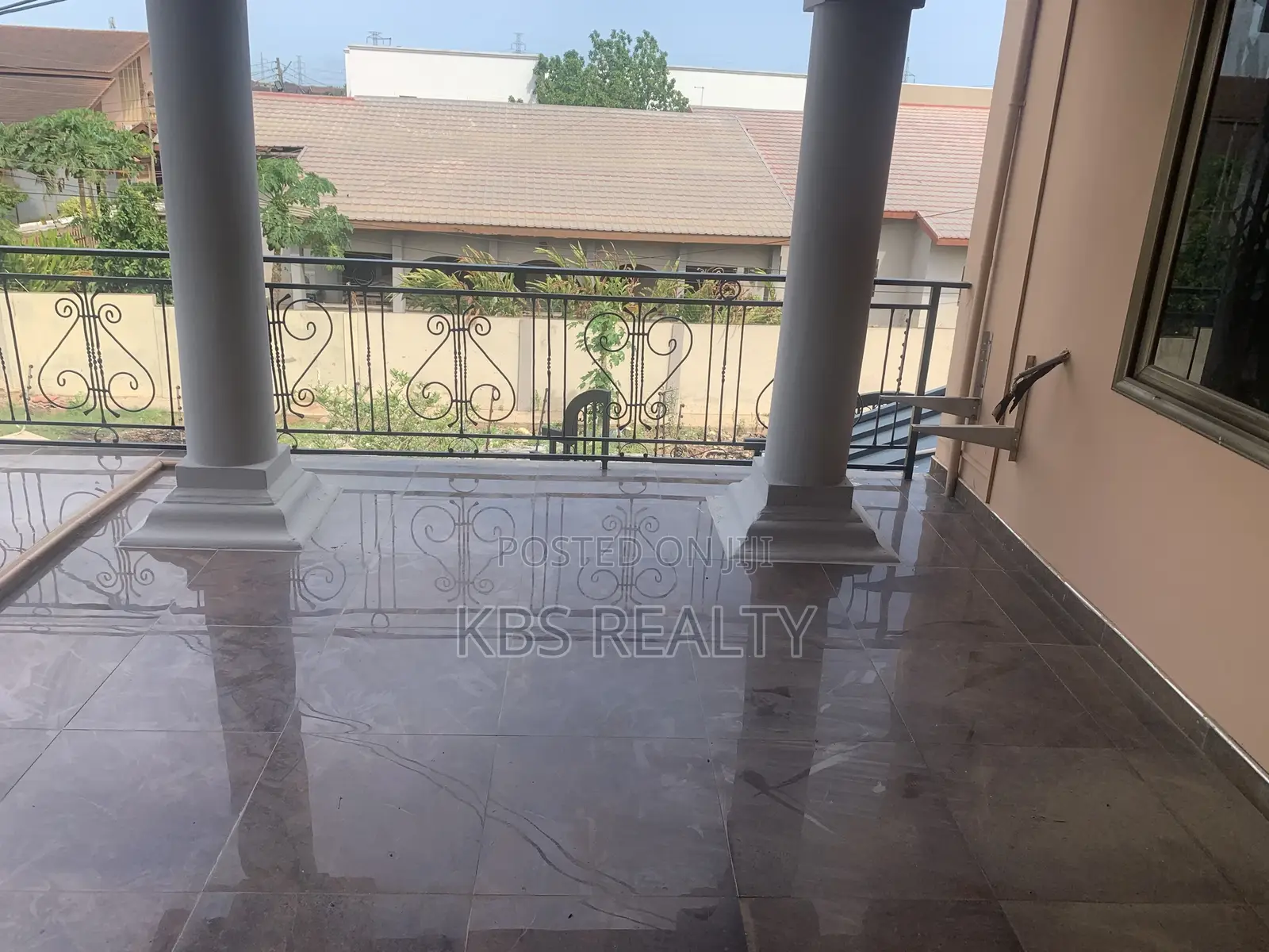 5bdrm House in East Legon, American House for rent in American House