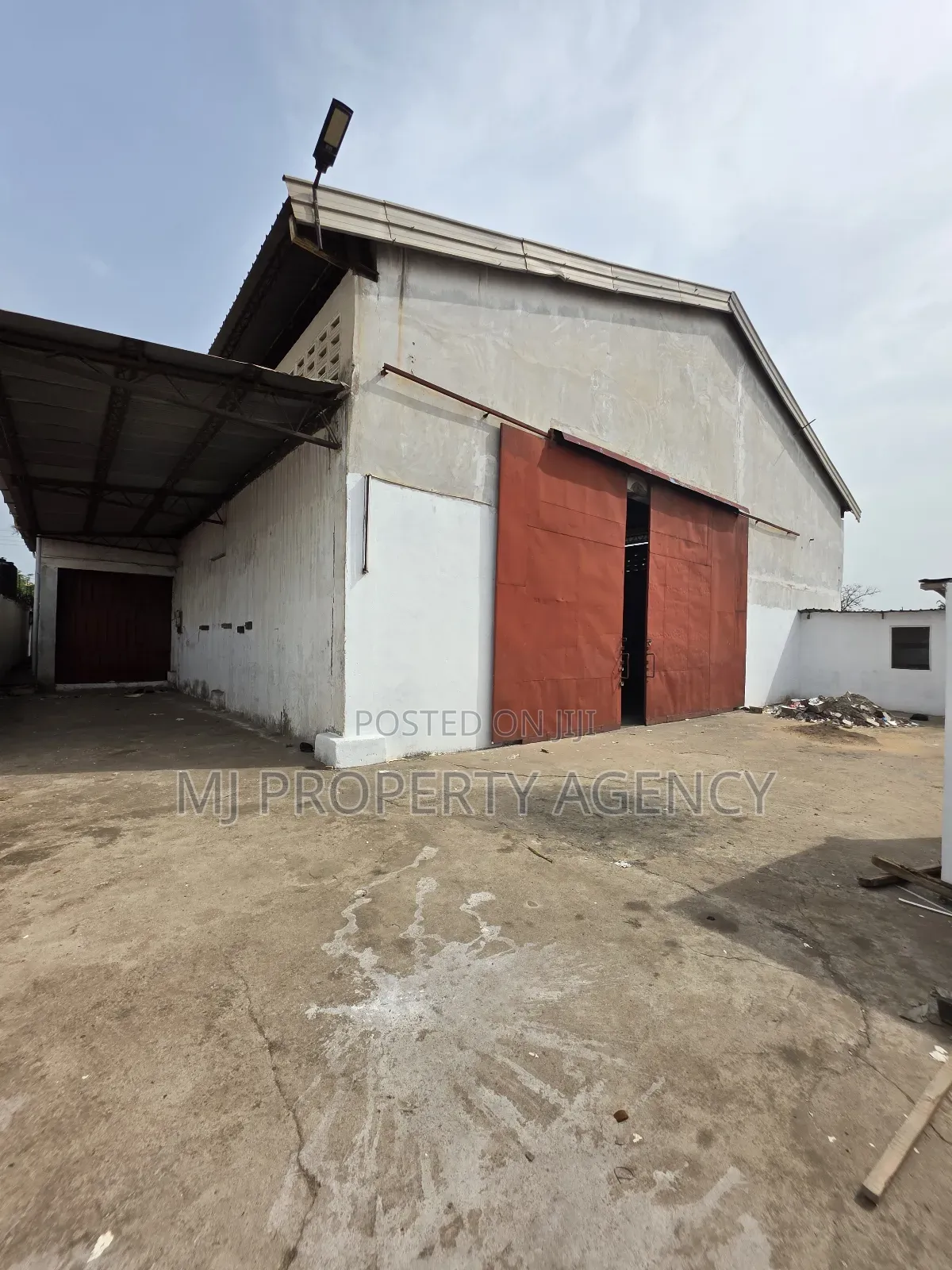 650 SQM Self Compound Warehouse in Sakumono