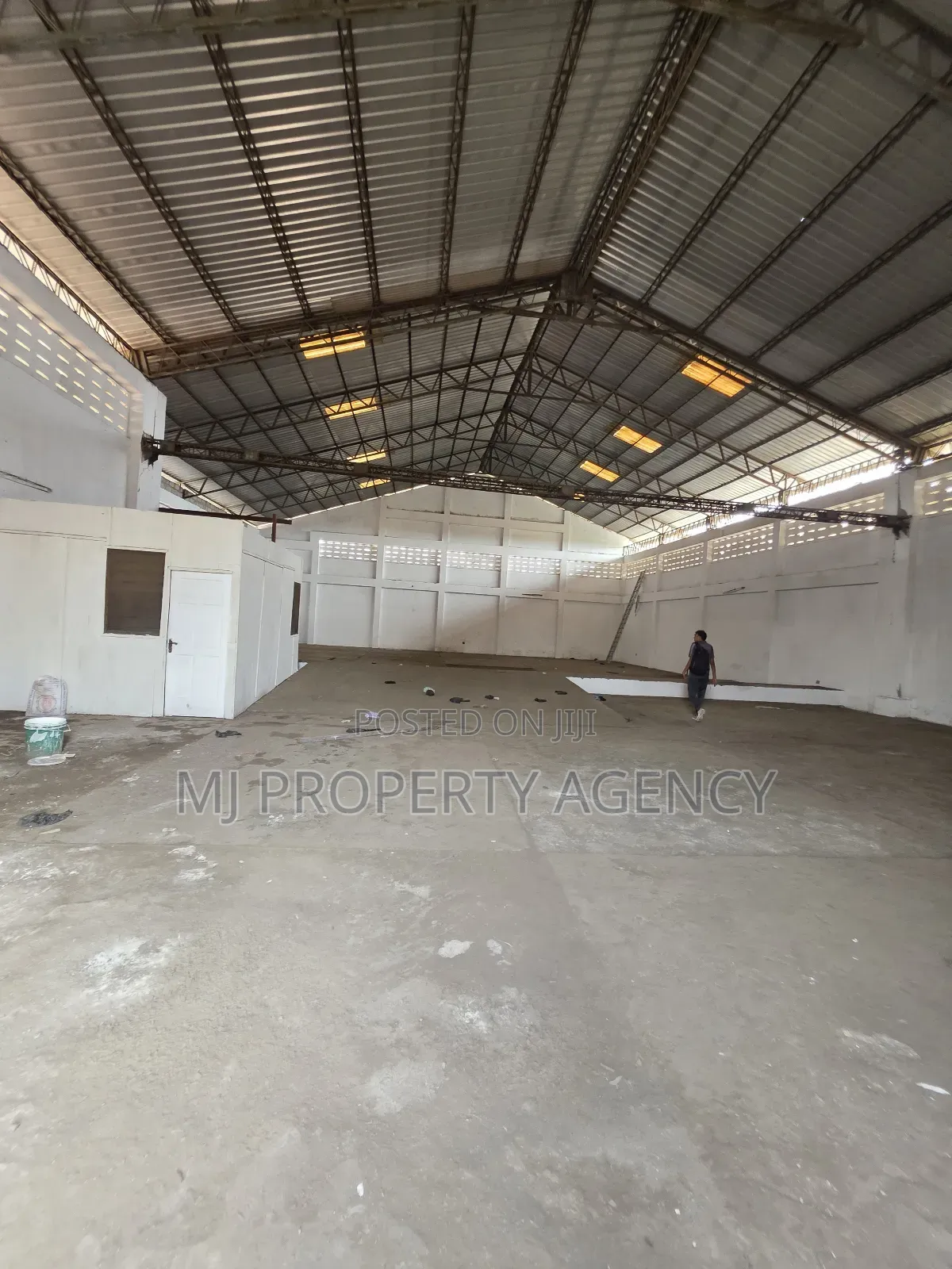 650 SQM Self Compound Warehouse in Sakumono