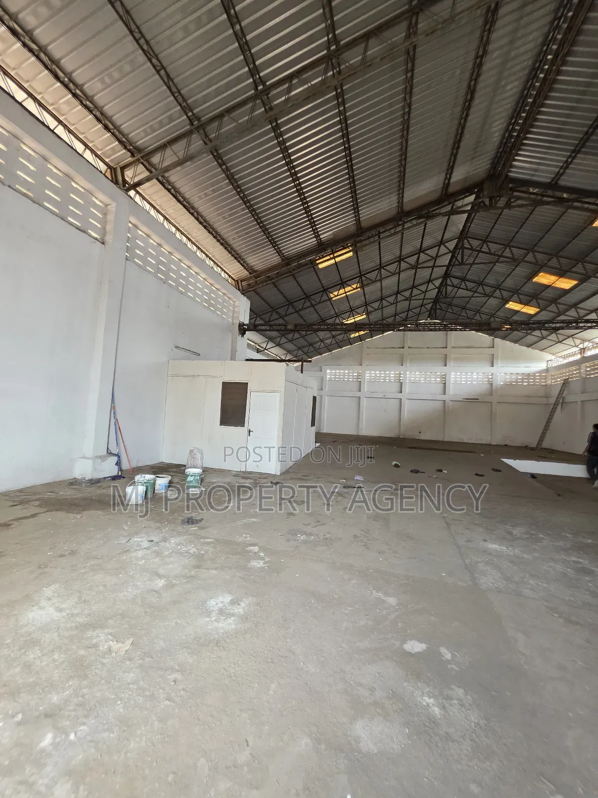 650 SQM Self Compound Warehouse in Sakumono