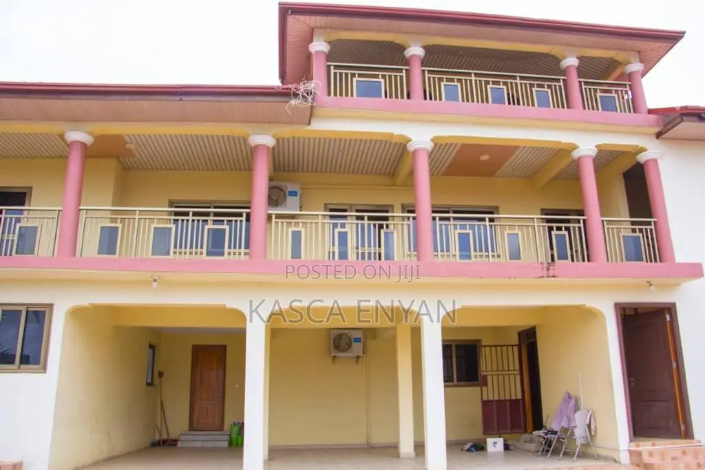 8bdrm House in Takoradi for sale in Takoradi