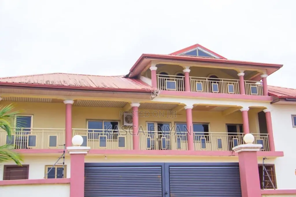 8bdrm House in Takoradi for sale in Takoradi