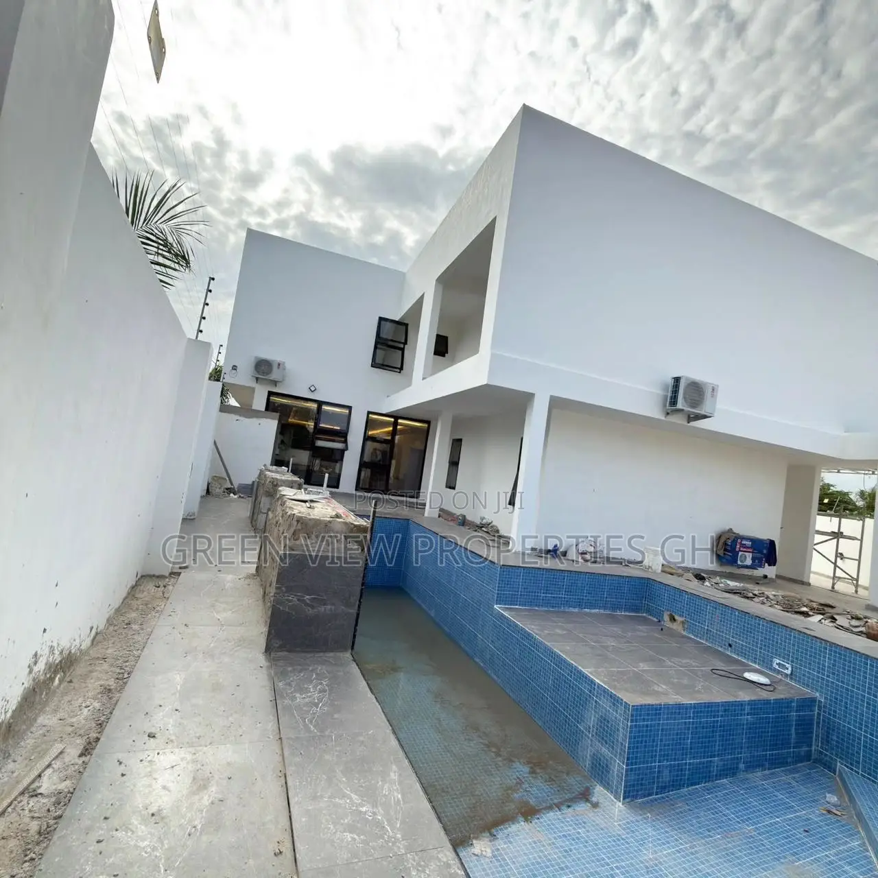 4bdrm Duplex in East Legon for sale in East Legon