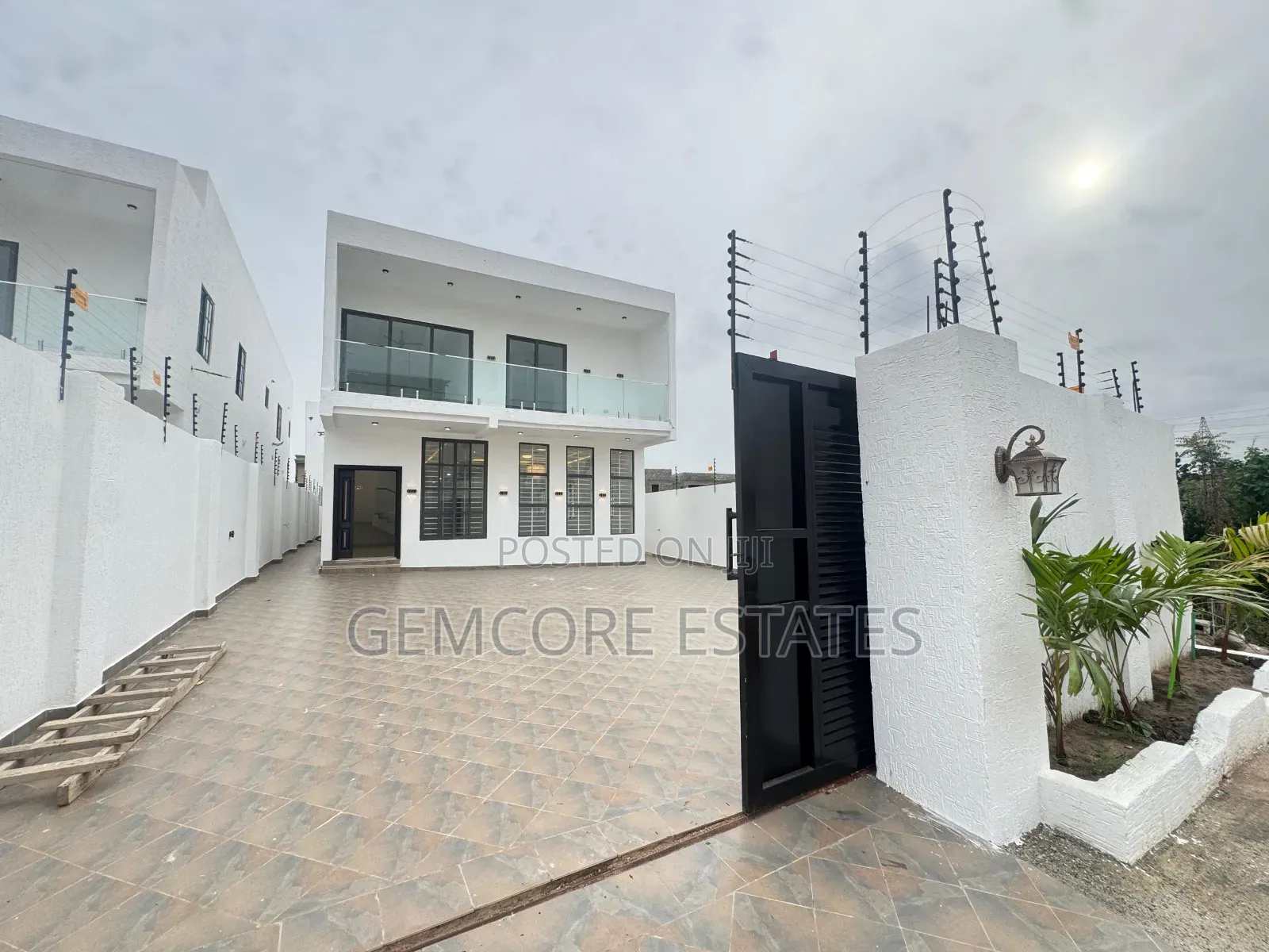 4bdrm House in East Legon Hills, School Junction for sale in School Junction