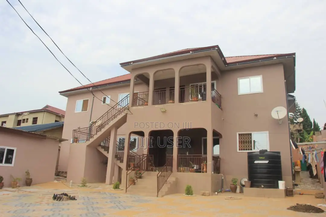 18bdrm Apartment in ...., Bullemin for sale in Bullemin