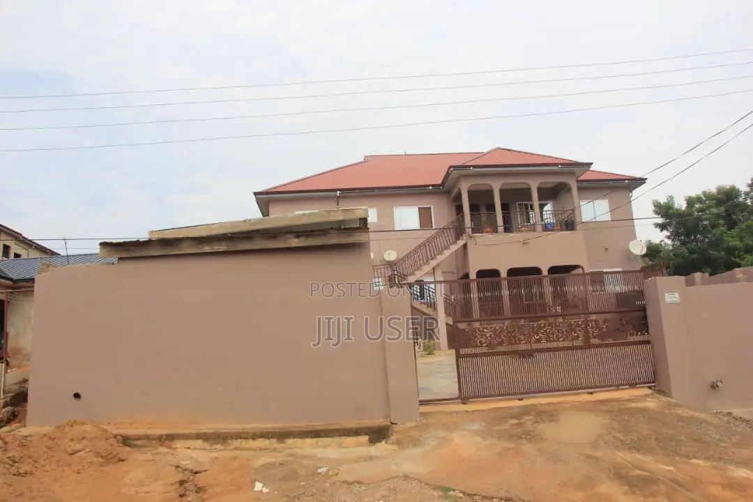 18bdrm Apartment in ...., Bullemin for sale in Bullemin