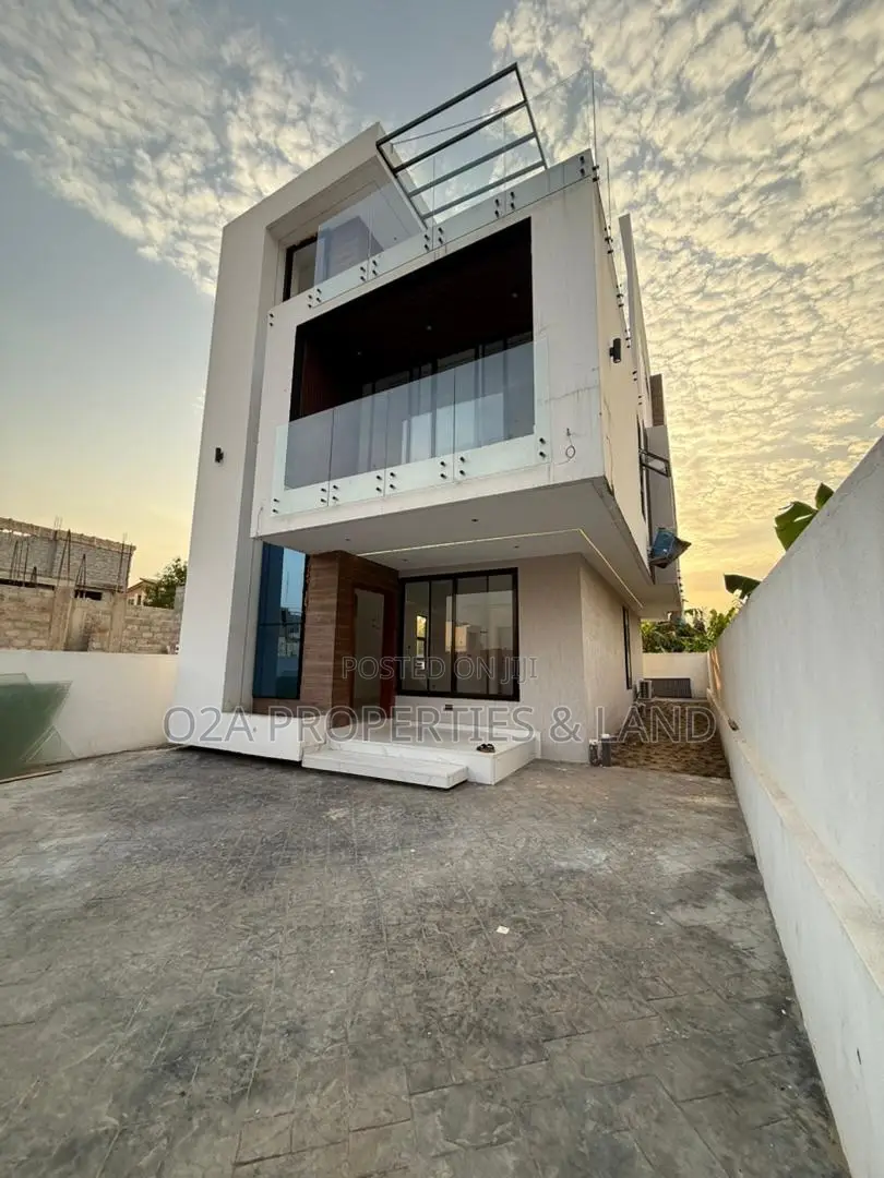 4bdrm House in Adenta, Dzorwulu for sale in Dzorwulu