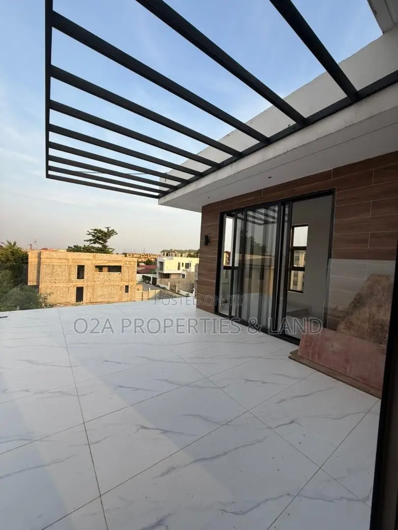 4bdrm House in Adenta, Dzorwulu for sale in Dzorwulu