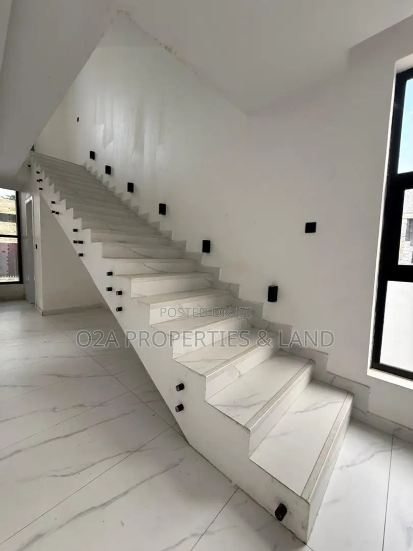 4bdrm House in Adenta, Dzorwulu for sale in Dzorwulu