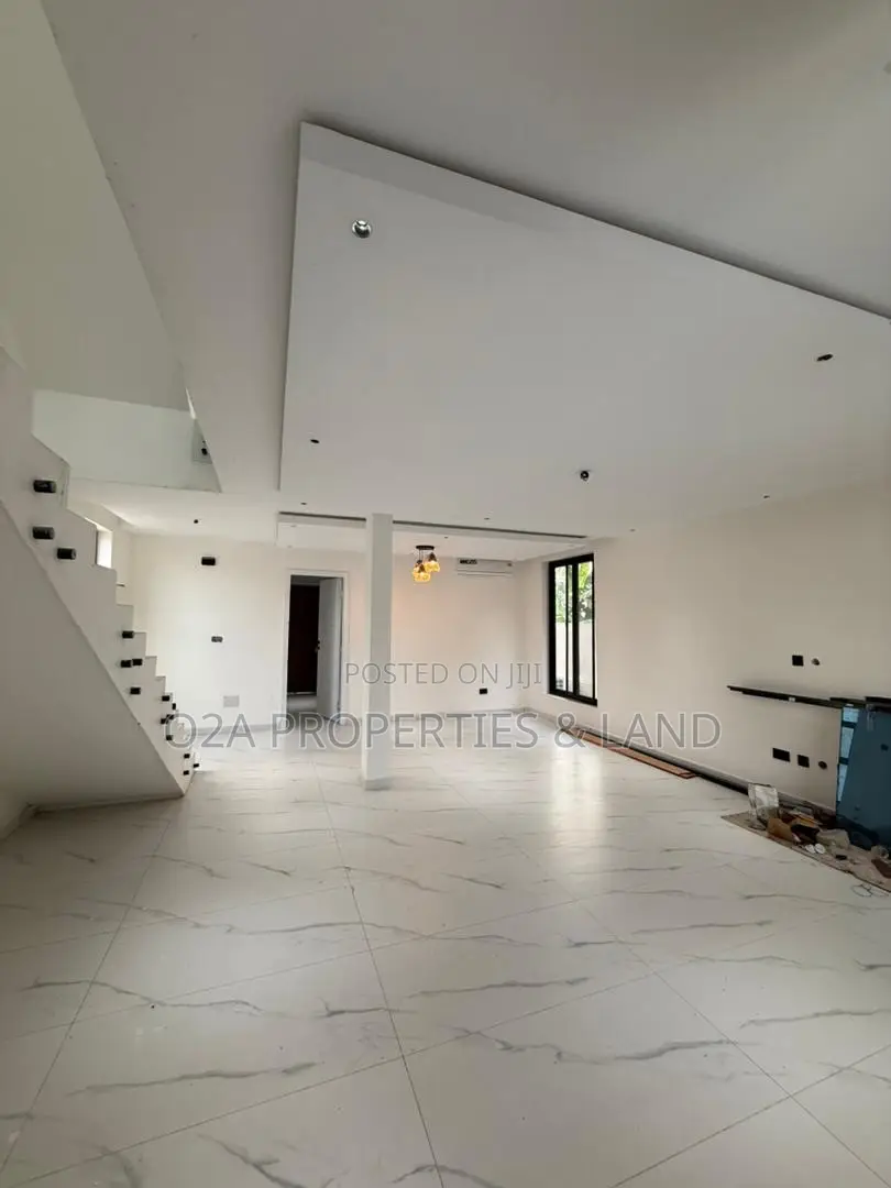 4bdrm House in Adenta, Dzorwulu for sale in Dzorwulu
