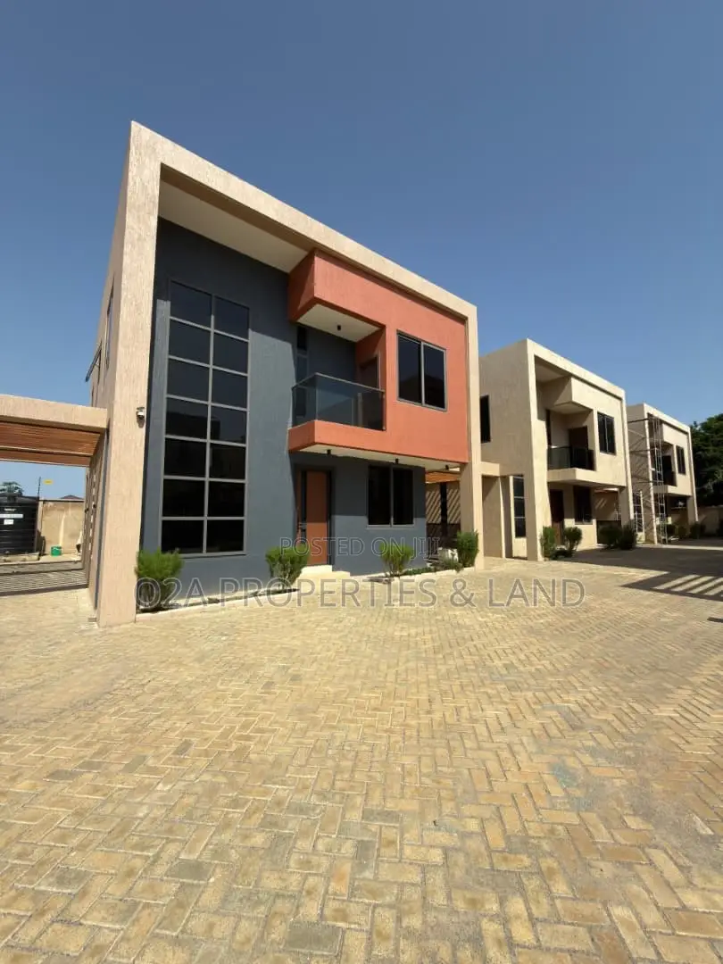 4bdrm House in East Airport for sale in Airport Residential Area