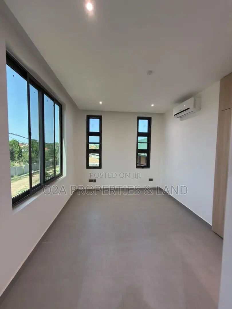 4bdrm House in East Airport for sale in Airport Residential Area