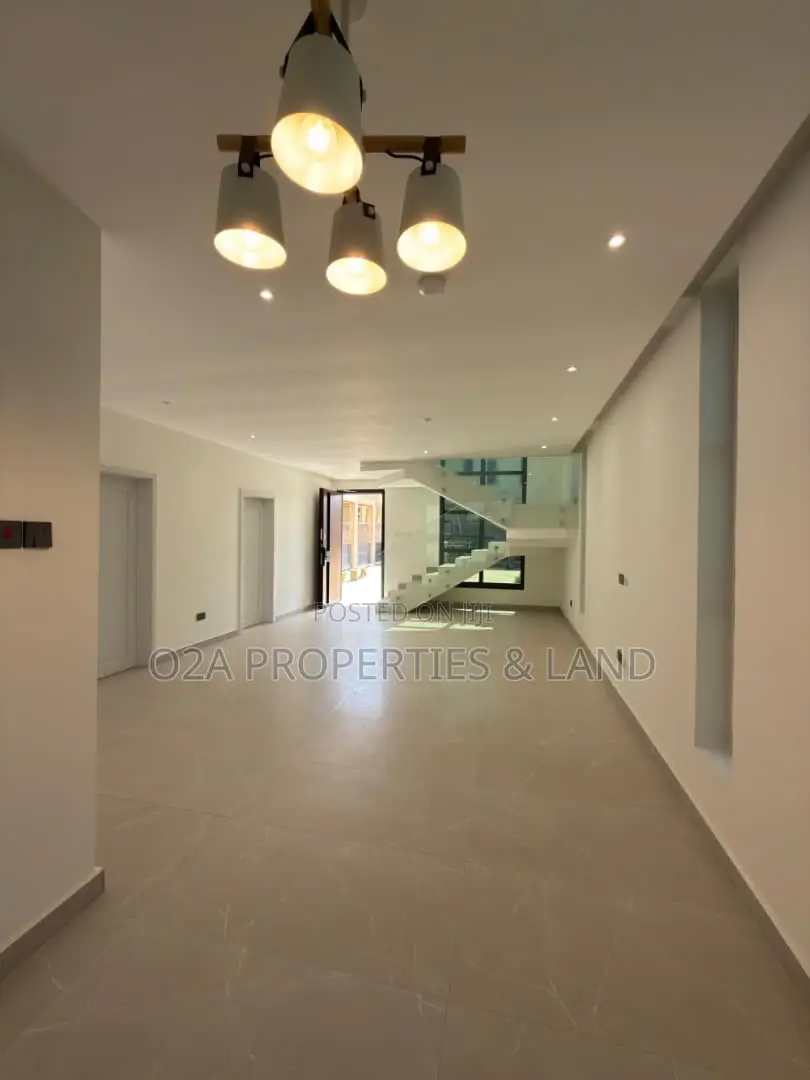 4bdrm House in East Airport for sale in Airport Residential Area