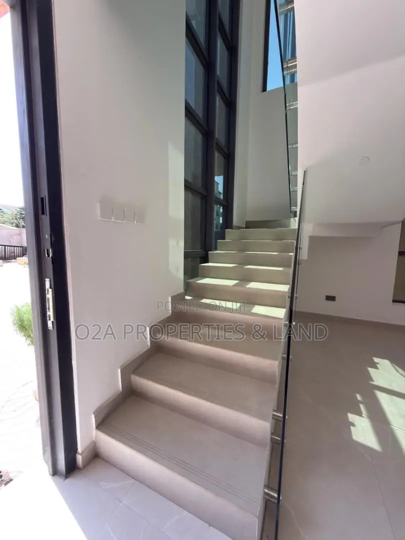 4bdrm House in East Airport for sale in Airport Residential Area
