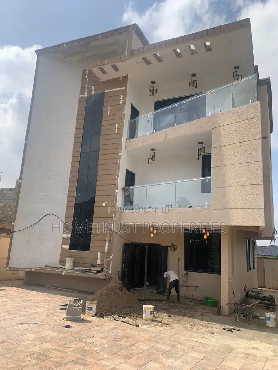 5bdrm Duplex in Kwabenya Acp for sale in Kwabenya
