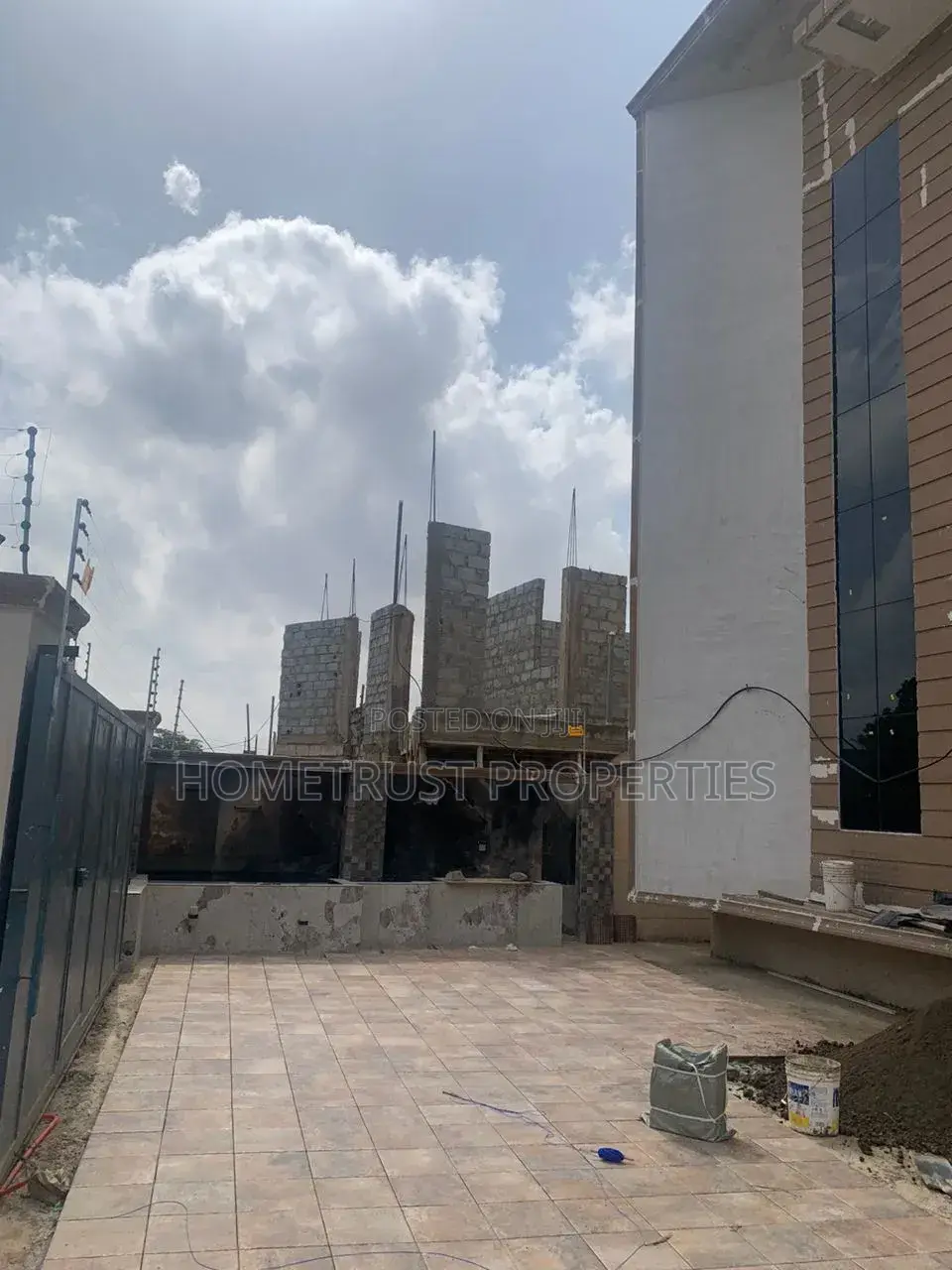5bdrm Duplex in Kwabenya Acp for sale in Kwabenya