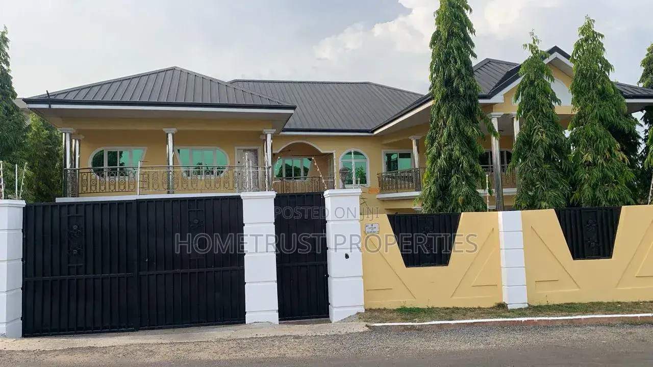 9bdrm House in East Legon, American House for rent in American House