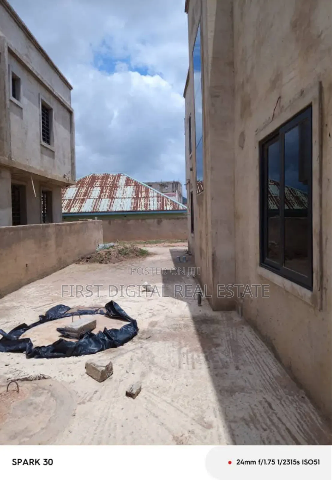 5 Bedroom Apartment for Sale at Dansoman in Amasaman
