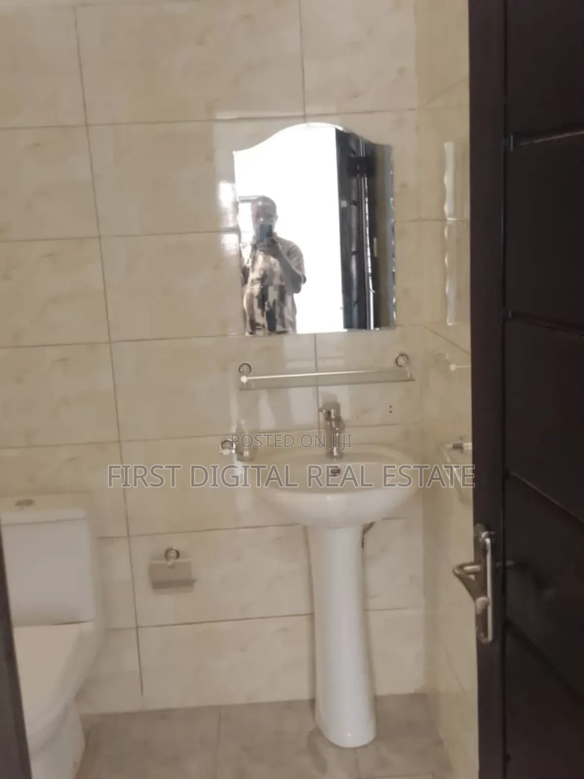 5 Bedroom Apartment for Sale at Dansoman in Amasaman