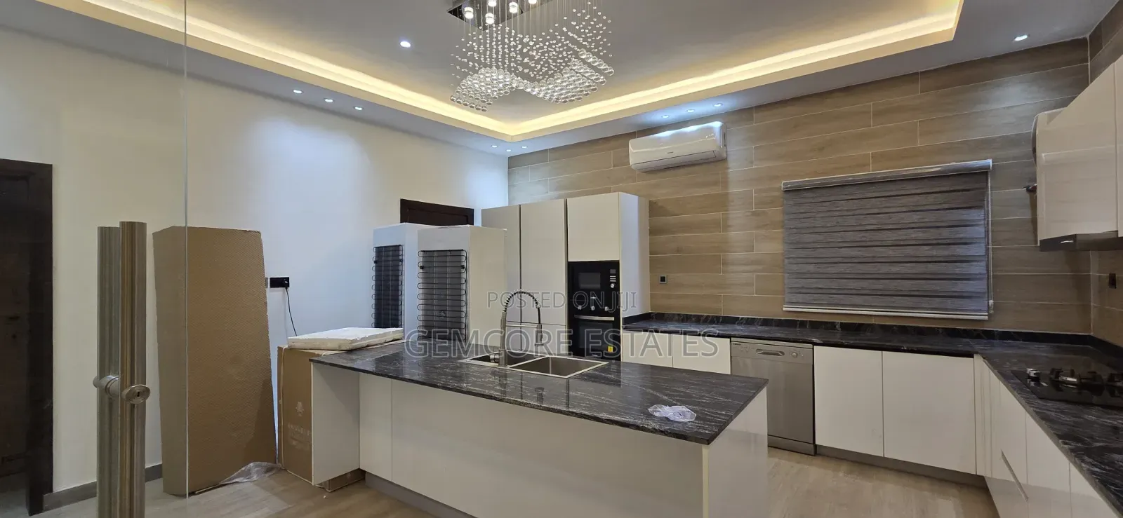 5bdrm House in East Legon Hills, School Junction for sale in School Junction