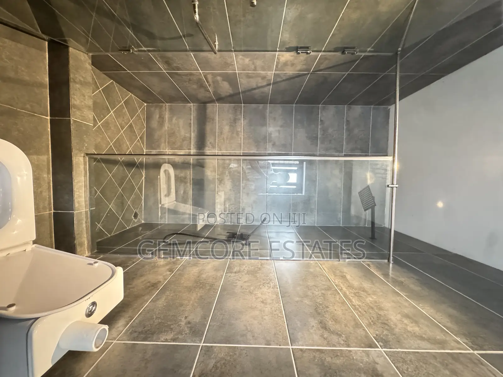 4bdrm House in School Junction, Ashaley Botwe for rent in Ashaley Botwe