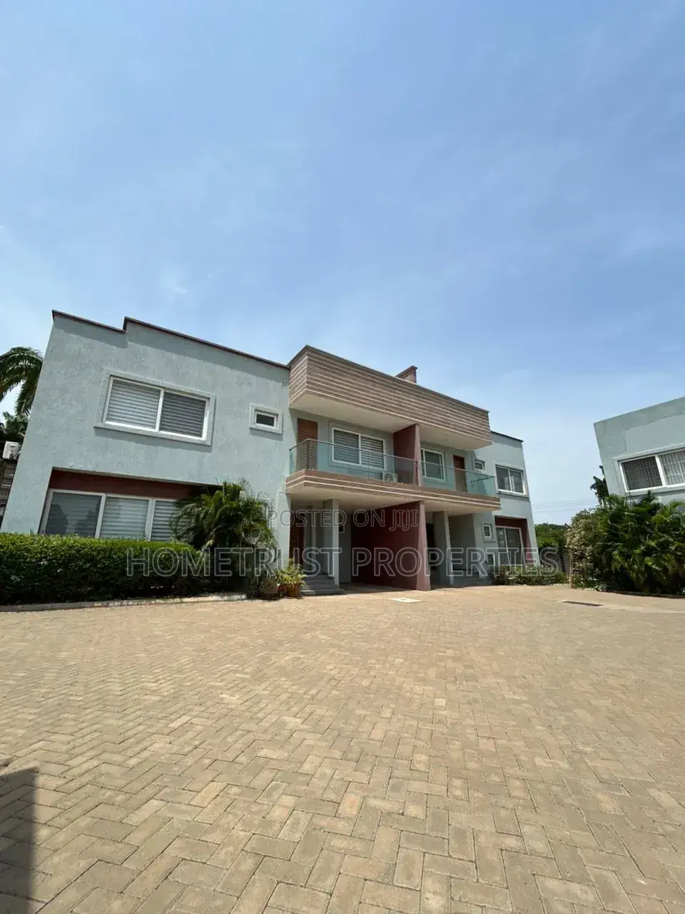 3bdrm House in Labone, Coffee Shop Area for rent in Coffee Shop Area