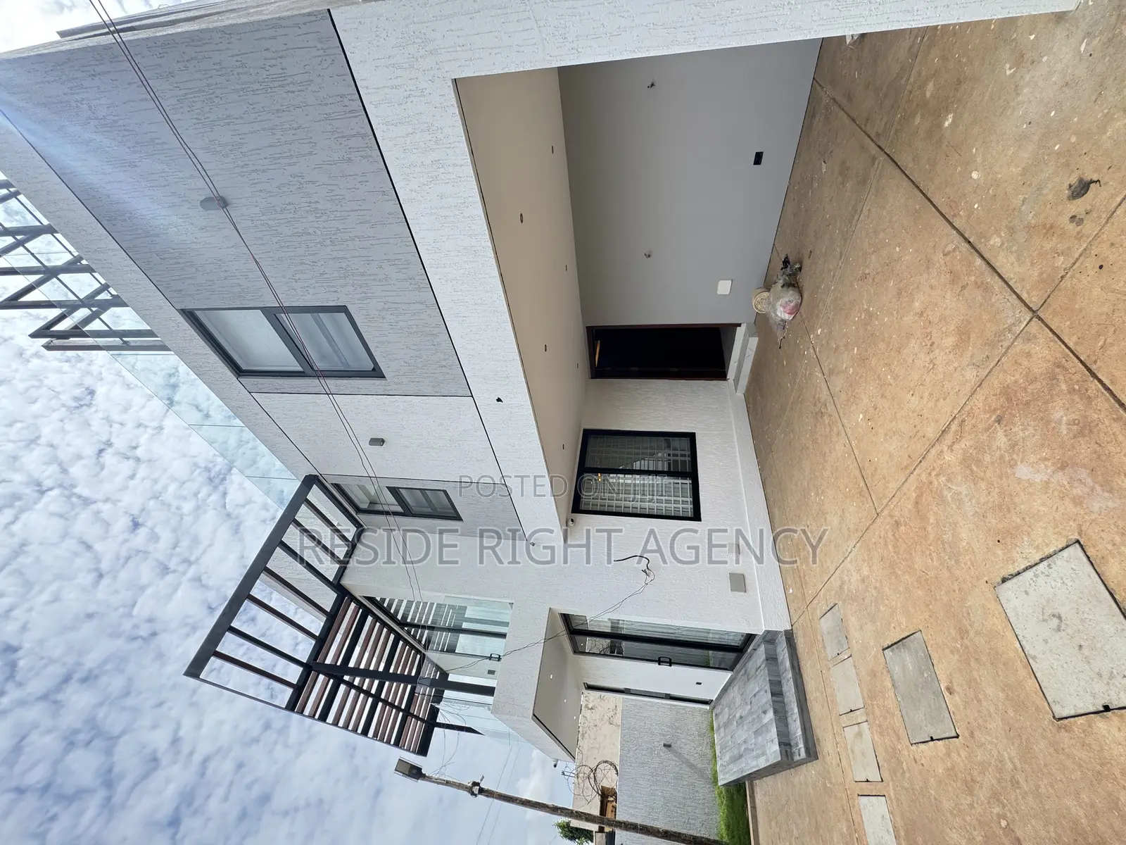 4bdrm House in Adenta for sale in Adenta